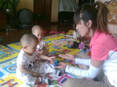 “85后”女大学生当上高级育婴师